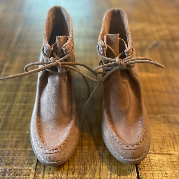 Lucky Brand Tan Wedged Leather Booties Size 38/8. EUC - Picture 2 of 11